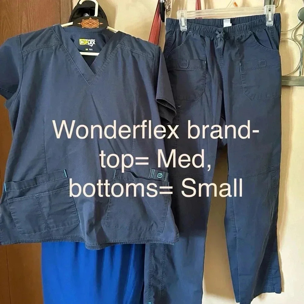 Wonder‎ Flex scrub set- Navy- size M top/Small bottoms